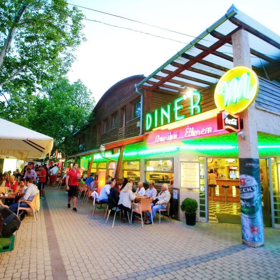Riviera Wellness Apartman Siófok Zewnętrze zdjęcie